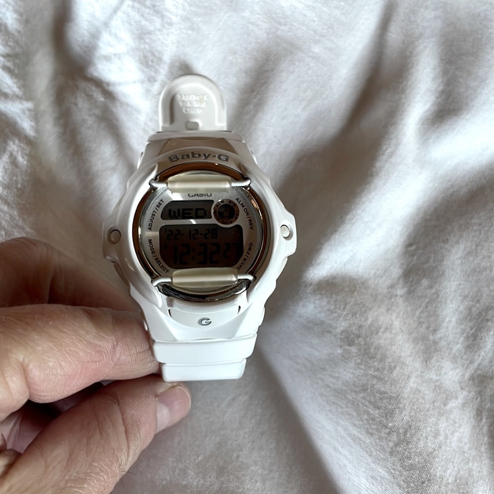 White baby G watch working condition never worn digital screen day date time